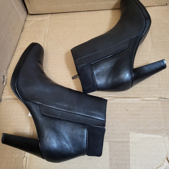 Worthington Black Leather Ankle Boots Women Size 8M - Picture 3 of 13